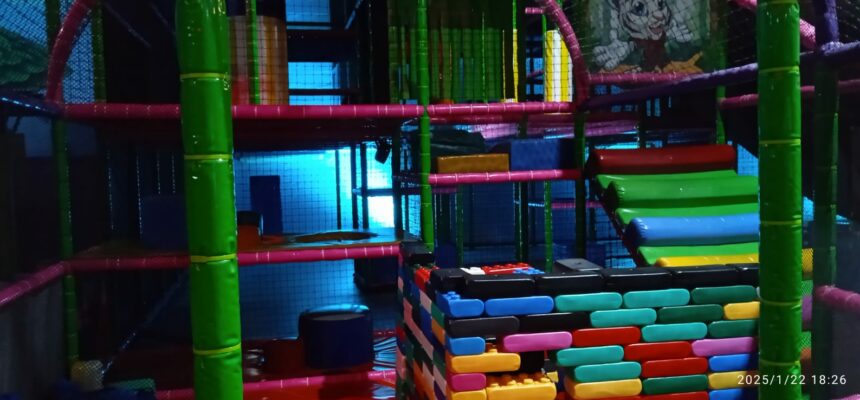 Des spots lumineux pour une ambiance magique chez Jungle Kids !